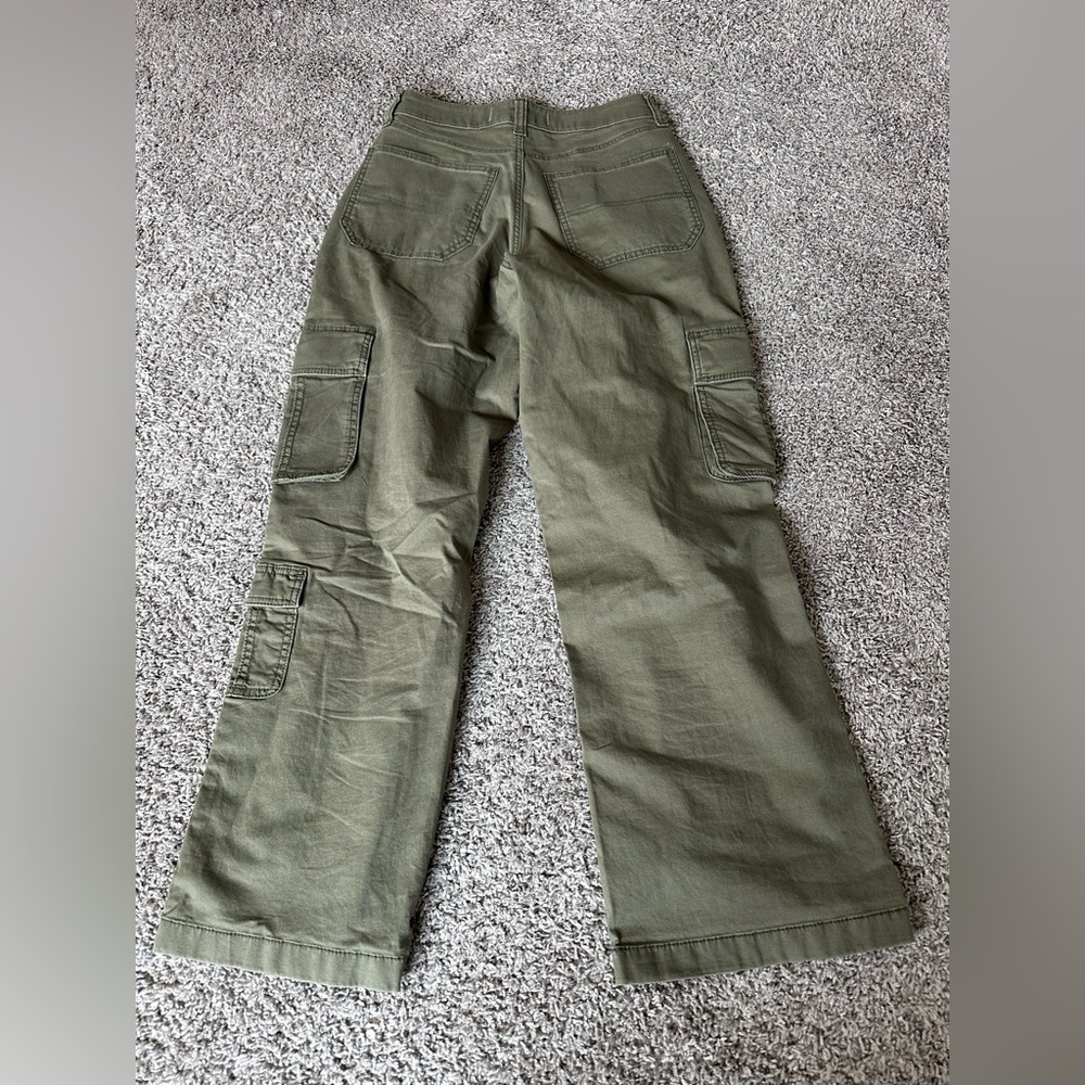 Hollister Green Wide Leg Cargo Pants - Picture 2 of 3